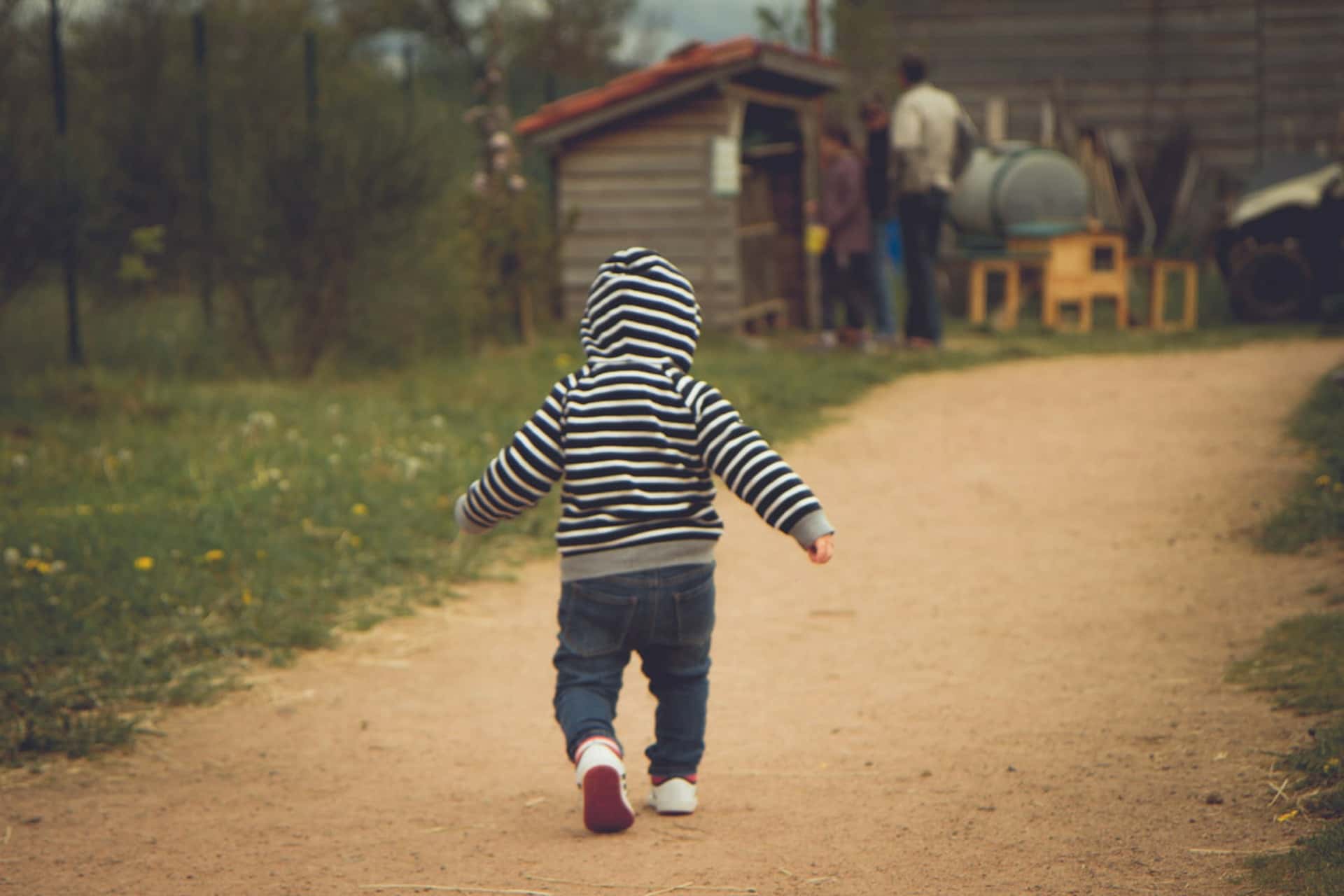 Bébé marche ! Ses premiers pas lecoinchildren.com
