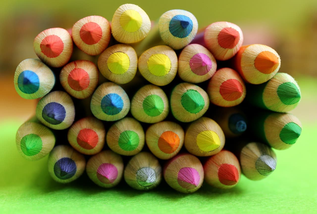 crayons de couleur éducatifs